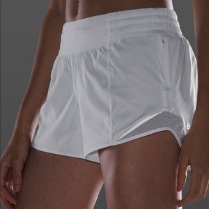 LULULEMON | Hotty Hot 2.5” *white*